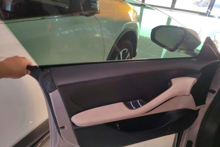 Used Nio ET5T 2023 75 kWh Touring Interior 7