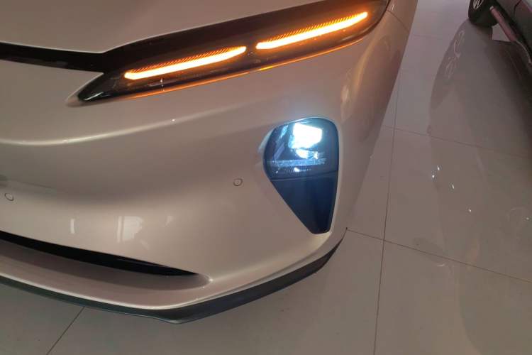 Used Nio ET5T 2023 75 kWh Touring Left Front Headlight