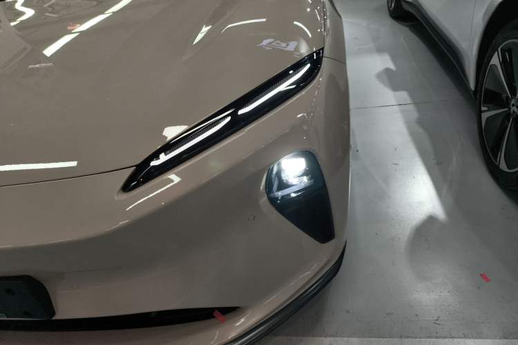 Used Nio ET5T 2023 75 kWh Touring Left Front Headlight