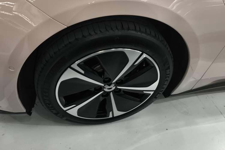 Used Nio ET5T 2023 75 kWh Touring Left Front Wheel Hub