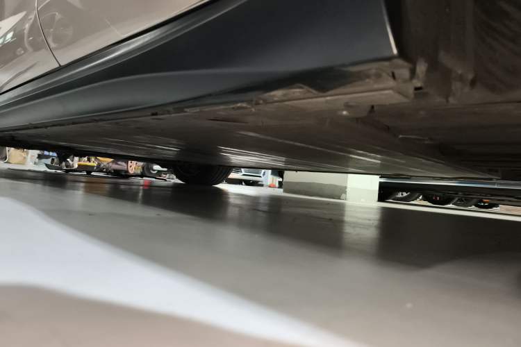 Used Nio ET5T 2023 75 kWh Touring Left Side Sill