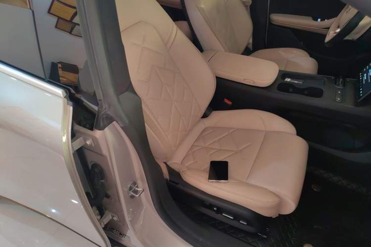 Used Nio ET5T 2023 75 kWh Touring Right Front Seat