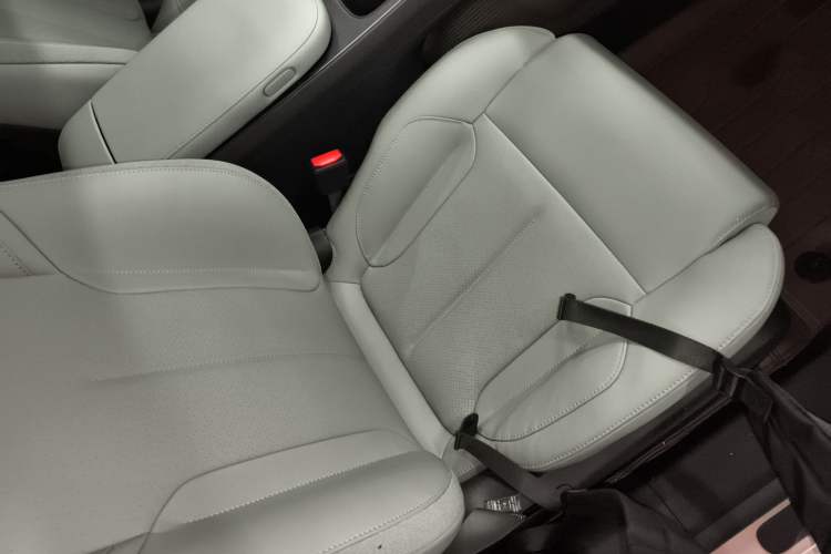 Used Nio ET5T 2023 75 kWh Touring Right Front Seat