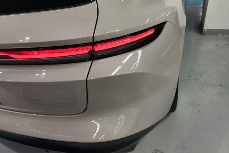 Used Nio ET5T 2023 75 kWh Touring Right Rear Taillight