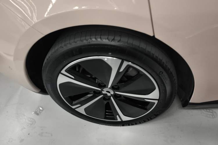 Used Nio ET5T 2023 75 kWh Touring Right Rear Wheel Hub