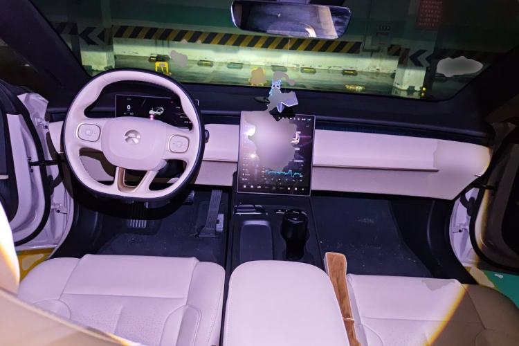 Used Nio ET5T 2023 75 kWh Touring Center Console