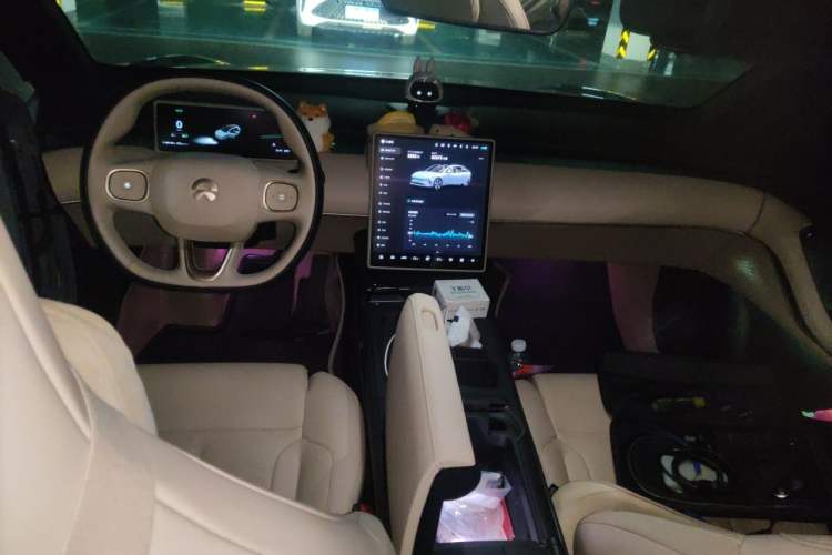 Used Nio ET5T 2023 75 kWh Touring Center Console
