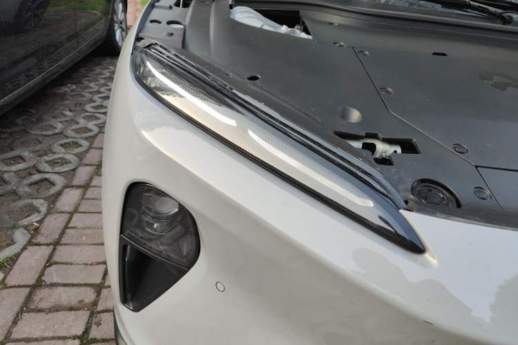 Used Nio ET5T 2023 75 kWh Touring Right Front Headlight