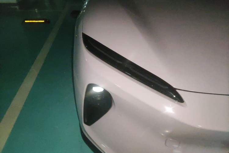 Used Nio ET5T 2023 75 kWh Touring Right Front Headlight