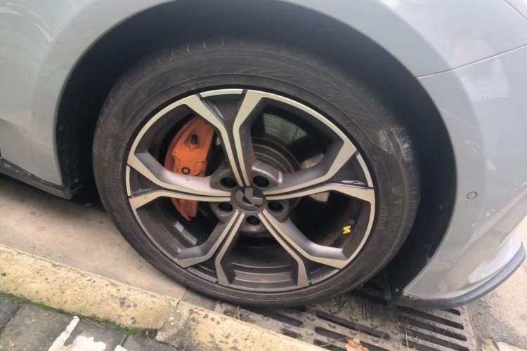 Used Nio ET5T 2023 75 kWh Touring Right Front Wheel Hub