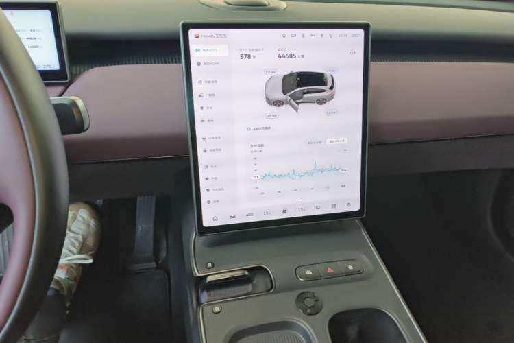Used Nio ET5T 2023 75 kWh Touring Audio And AC Panel