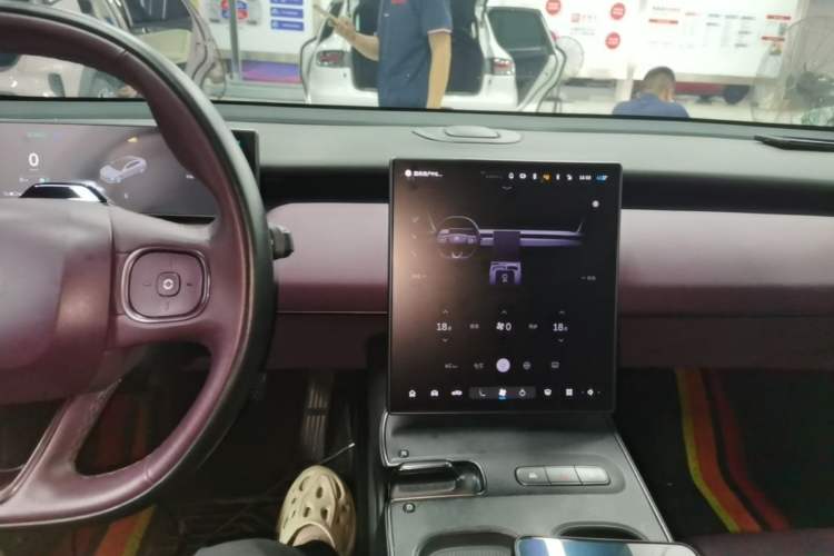 Used Nio ET5T 2023 75 kWh Touring Audio And AC Panel