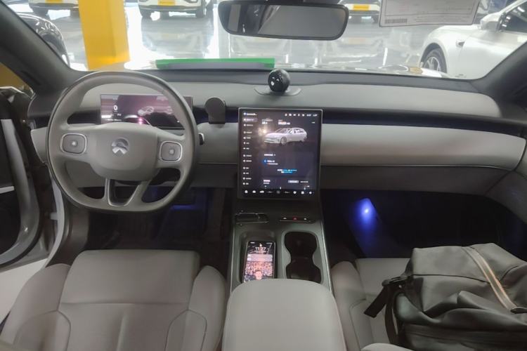 Used Nio ET5T 2023 75 kWh Touring Center Console