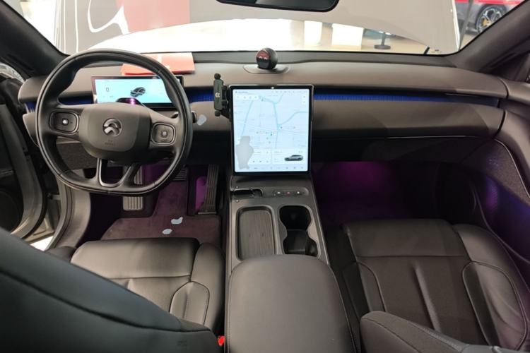 Used Nio ET5T 2023 75 kWh Touring Center Console