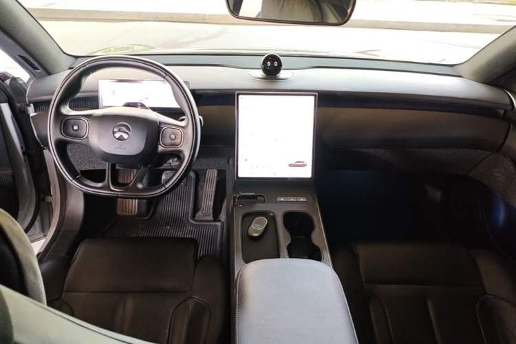 Used Nio ET5T 2023 75 kWh Touring Center Console