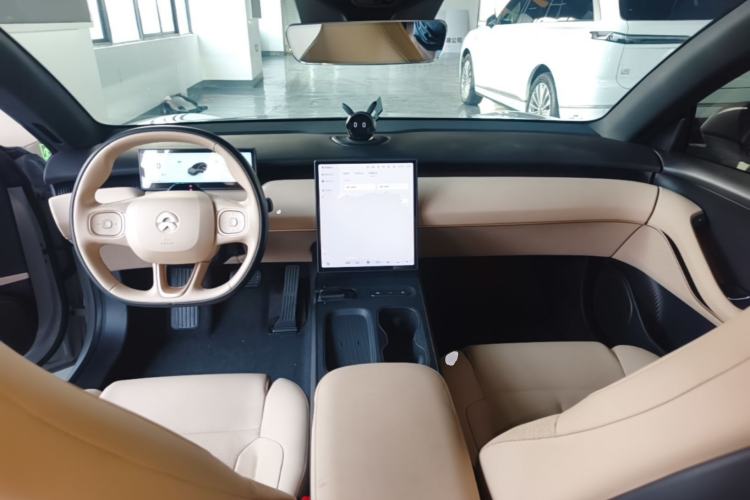 Used Nio ET5T 2023 75 kWh Touring Center Console