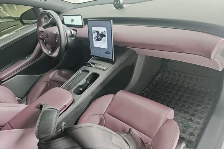 Used Nio ET5T 2023 75 kWh Touring Center Console