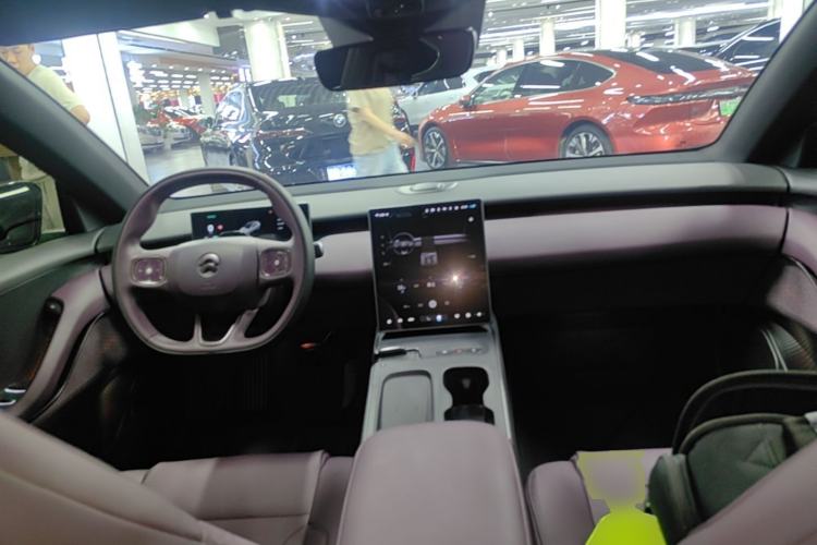 Used Nio ET5T 2023 75 kWh Touring Center Console