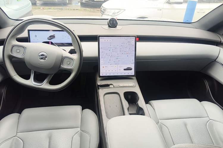 Used Nio ET5T 2023 75 kWh Touring Center Console
