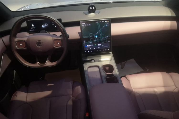 Used Nio ET5T 2023 75 kWh Touring Center Console