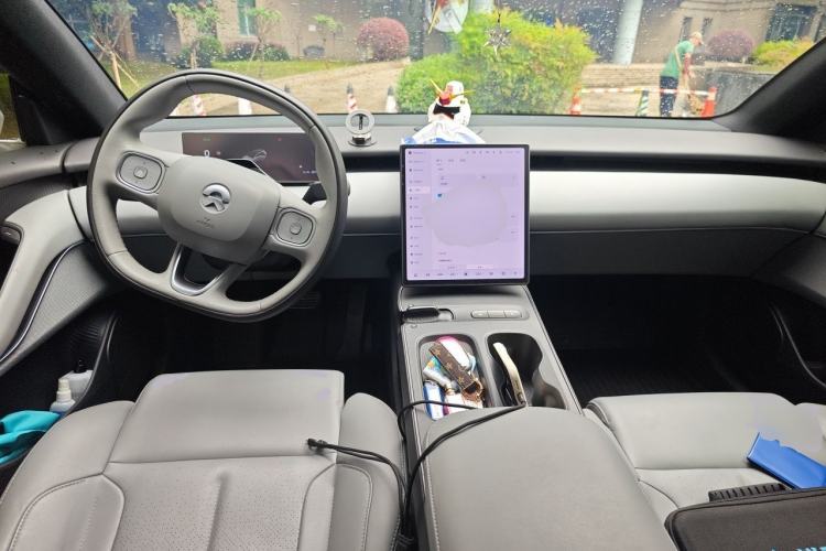 Used Nio ET5T 2023 75 kWh Touring Center Console