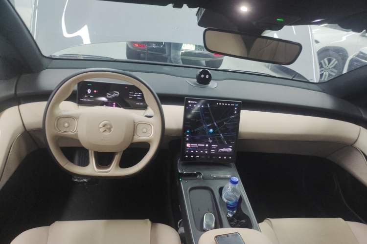 Used Nio ET5T 2023 75 kWh Touring Center Console