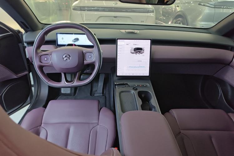 Used Nio ET5T 2023 75 kWh Touring Center Console