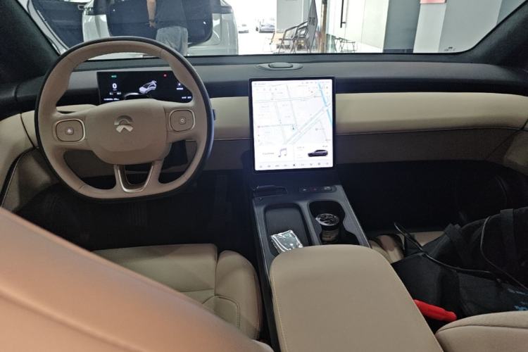 Used Nio ET5T 2023 75 kWh Touring Center Console