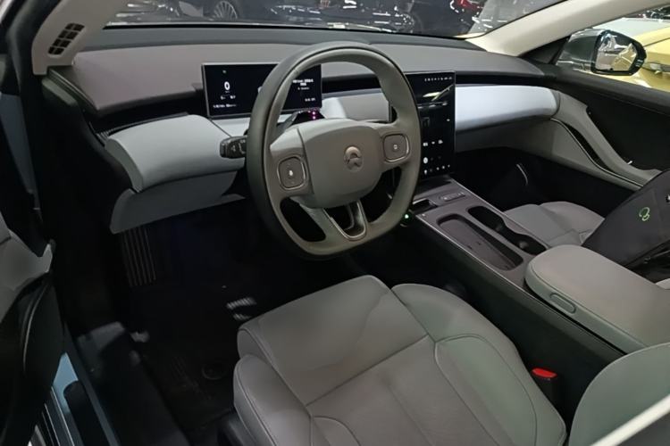 Used Nio ET5T 2023 75 kWh Touring Center Console