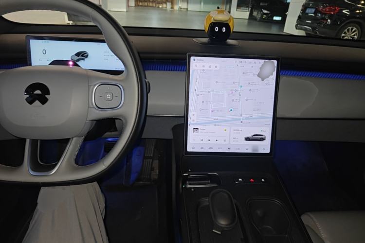 Used Nio ET5T 2023 75 kWh Touring Center Console