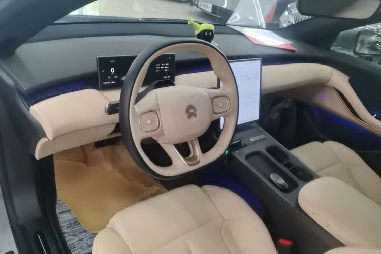 Used Nio ET5T 2023 75 kWh Touring Center Console