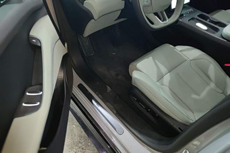 Used Nio ET5T 2023 75 kWh Touring Driver Seat