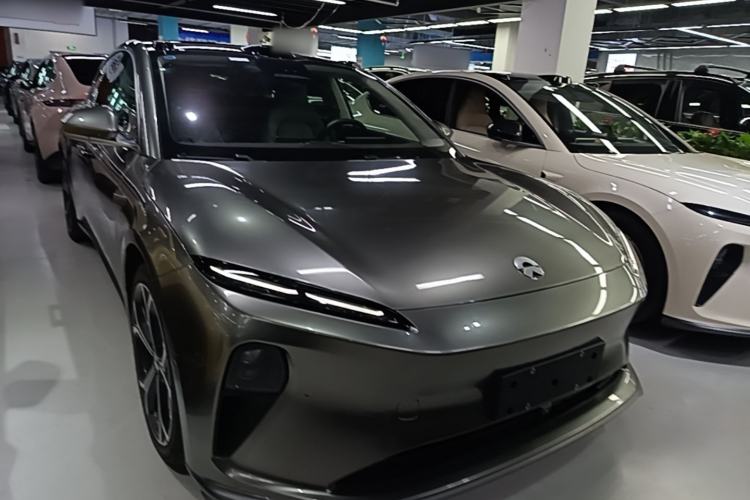 Used Nio ET5T 2023 75 kWh Touring Front Right 45 Deg