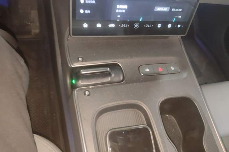 Used Nio ET5T 2023 75 kWh Touring Gear Lever
