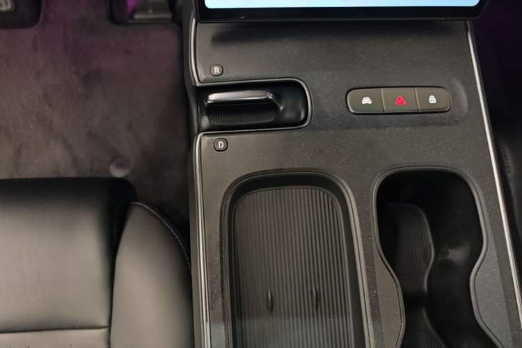 Used Nio ET5T 2023 75 kWh Touring Gear Lever