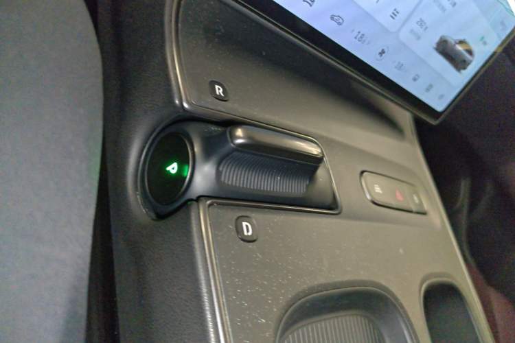 Used Nio ET5T 2023 75 kWh Touring Gear Lever