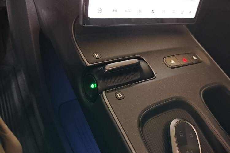 Used Nio ET5T 2023 75 kWh Touring Gear Lever