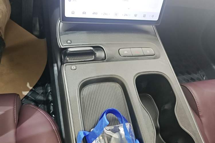 Used Nio ET5T 2023 75 kWh Touring Gear Lever