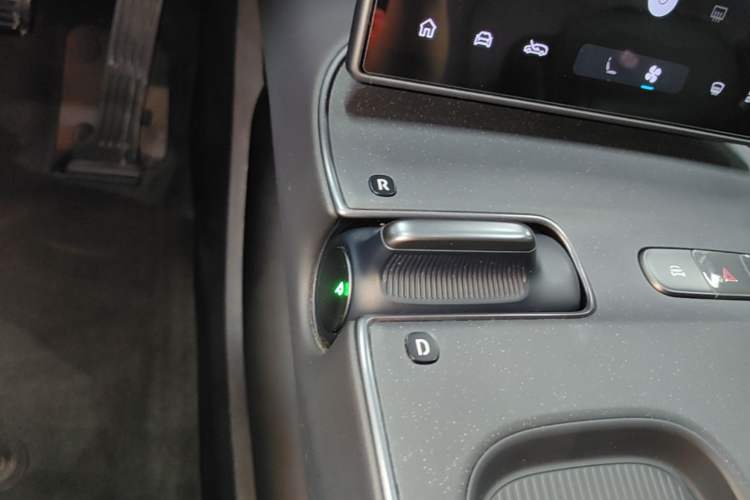 Used Nio ET5T 2023 75 kWh Touring Gear Lever