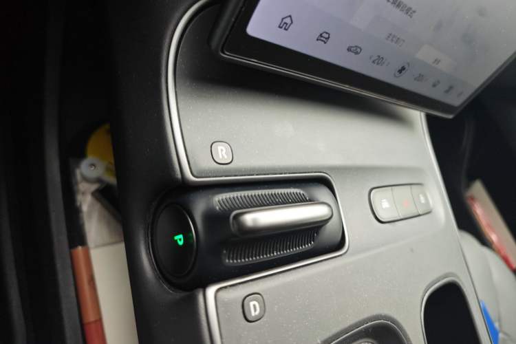 Used Nio ET5T 2023 75 kWh Touring Gear Lever