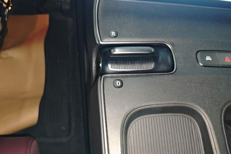 Used Nio ET5T 2023 75 kWh Touring Gear Lever