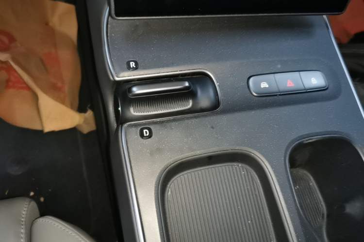 Used Nio ET5T 2023 75 kWh Touring Gear Lever