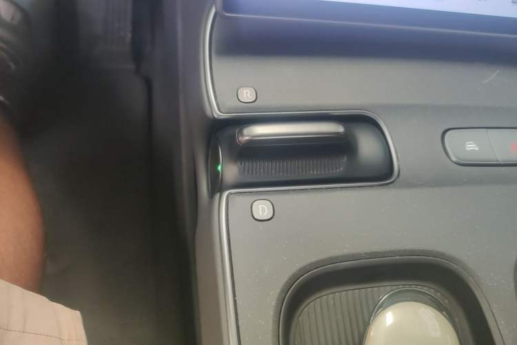 Used Nio ET5T 2023 75 kWh Touring Gear Lever