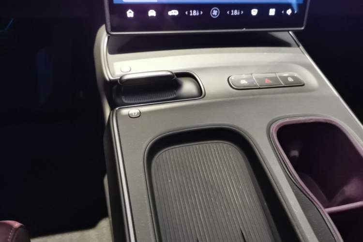 Used Nio ET5T 2023 75 kWh Touring Gear Lever