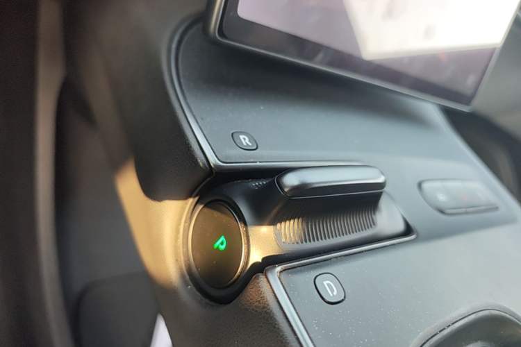 Used Nio ET5T 2023 75 kWh Touring Gear Lever