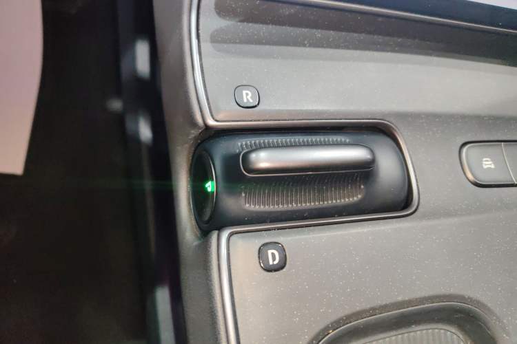 Used Nio ET5T 2023 75 kWh Touring Gear Lever