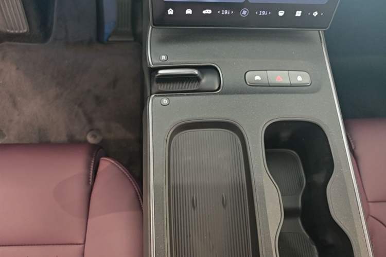Used Nio ET5T 2023 75 kWh Touring Gear Lever