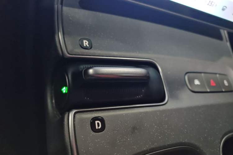 Used Nio ET5T 2023 75 kWh Touring Gear Lever