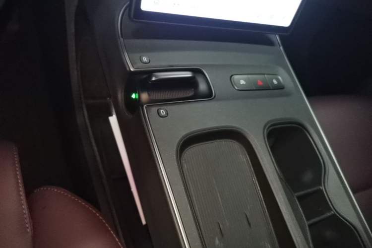 Used Nio ET5T 2023 75 kWh Touring Gear Lever
