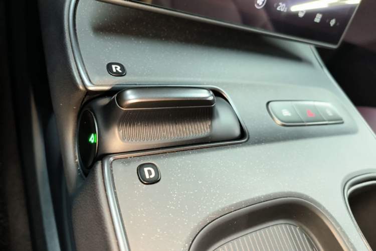 Used Nio ET5T 2023 75 kWh Touring Gear Lever
